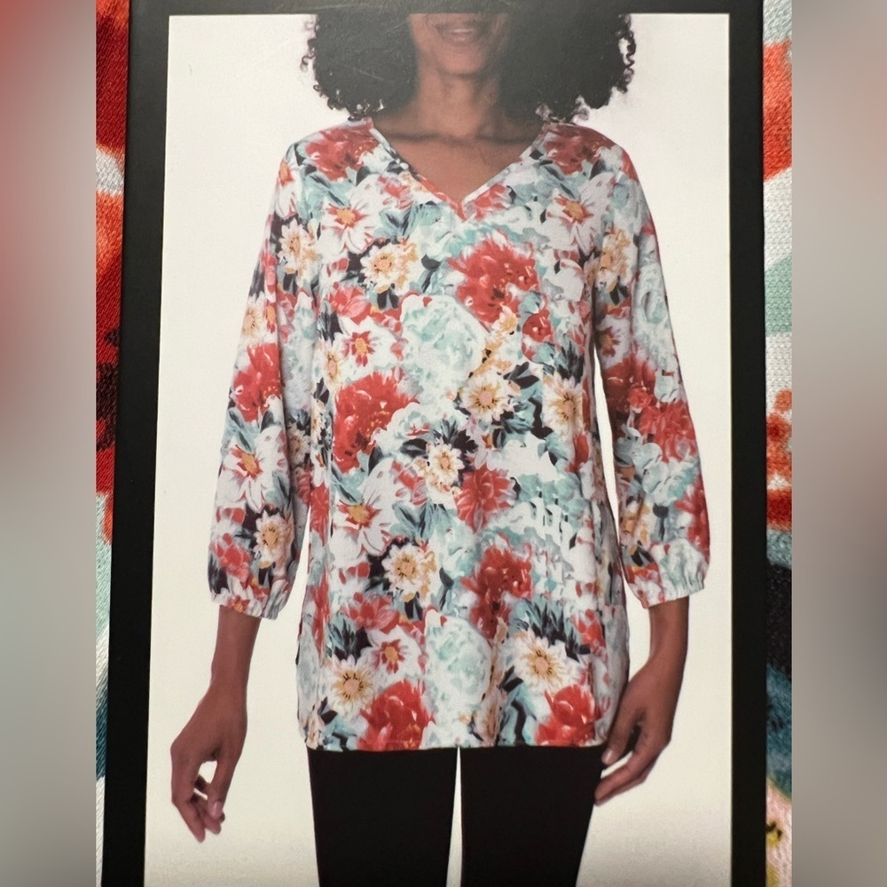 NWT Women's‎ Mario Serrani V-Neck Tunic stain floral Top